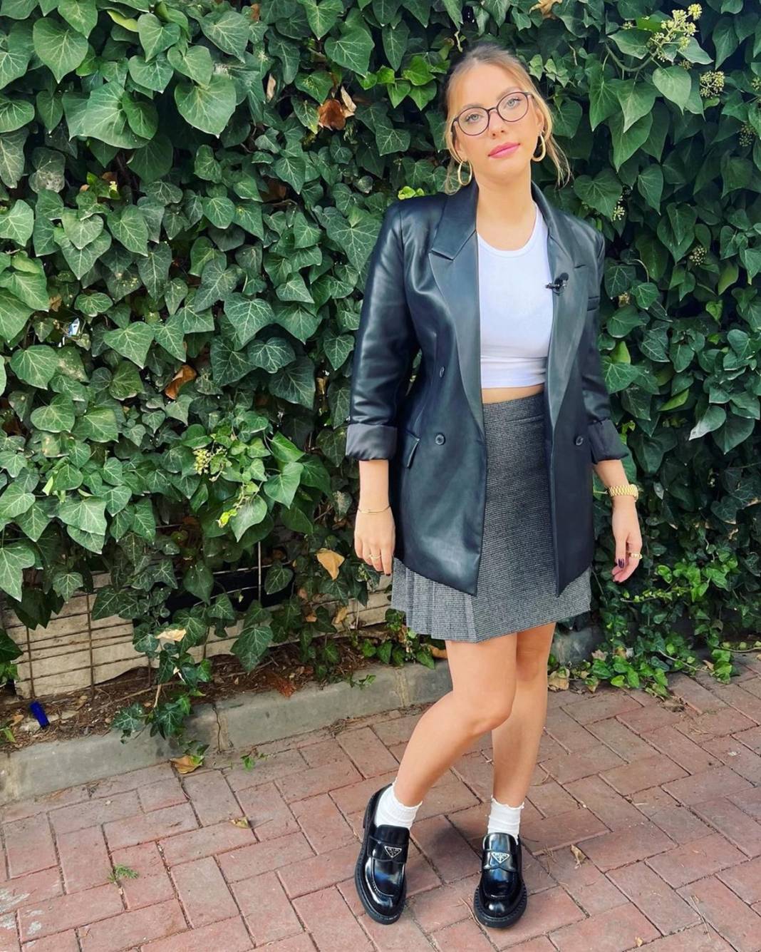 Ben taş değilim! Anıtkabir ziyaretinde gözyaşlarını tutamayan Eda Ece, gelen yorumlara tepki gösterdi 24